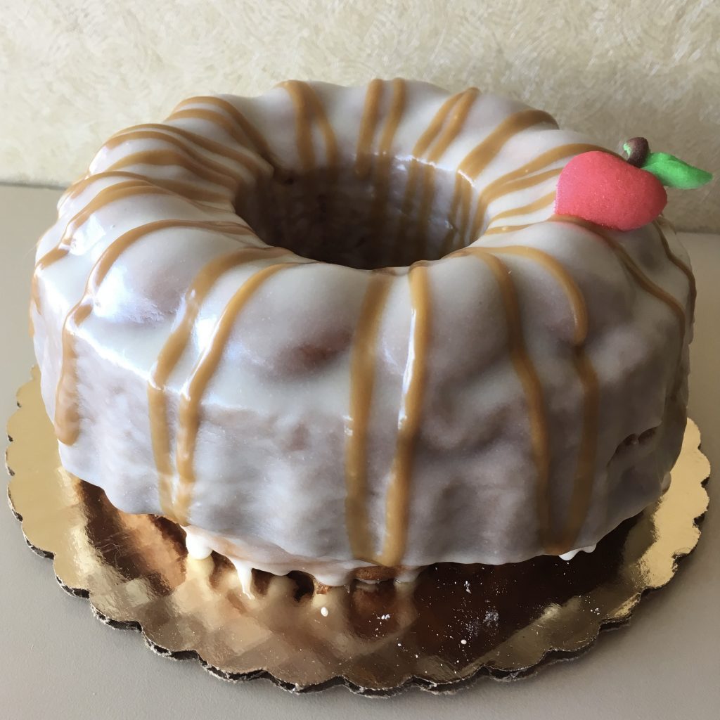 Apple Cinnamon Cream Cake